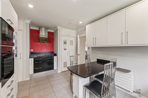 Kitchen/Breakfast Room- click for photo gallery